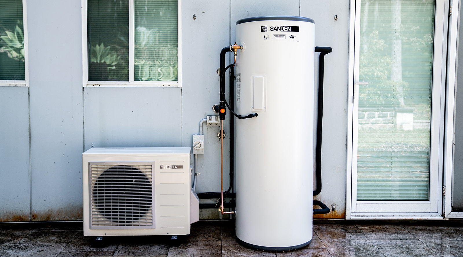 Electric Heat Pump Water Heaters: Save Money and Reduce Your Carbon  Footprint