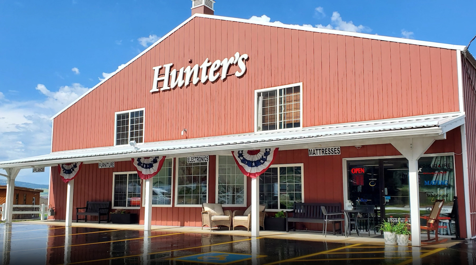 Hunters Celebrates 20 Years with a Splash -